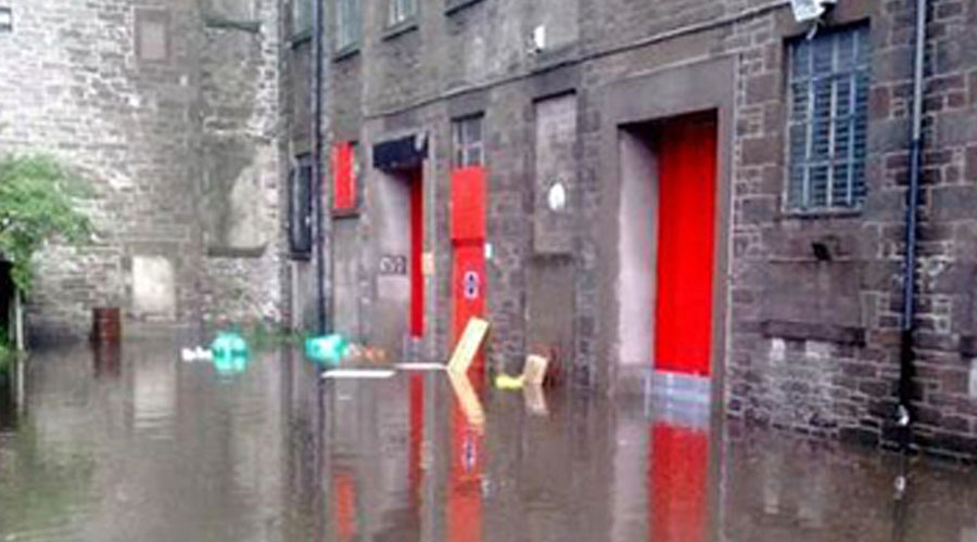 Warehouse business premises in Glasgow installed with Nautilus 300 barrier to protect from river in close proximity.